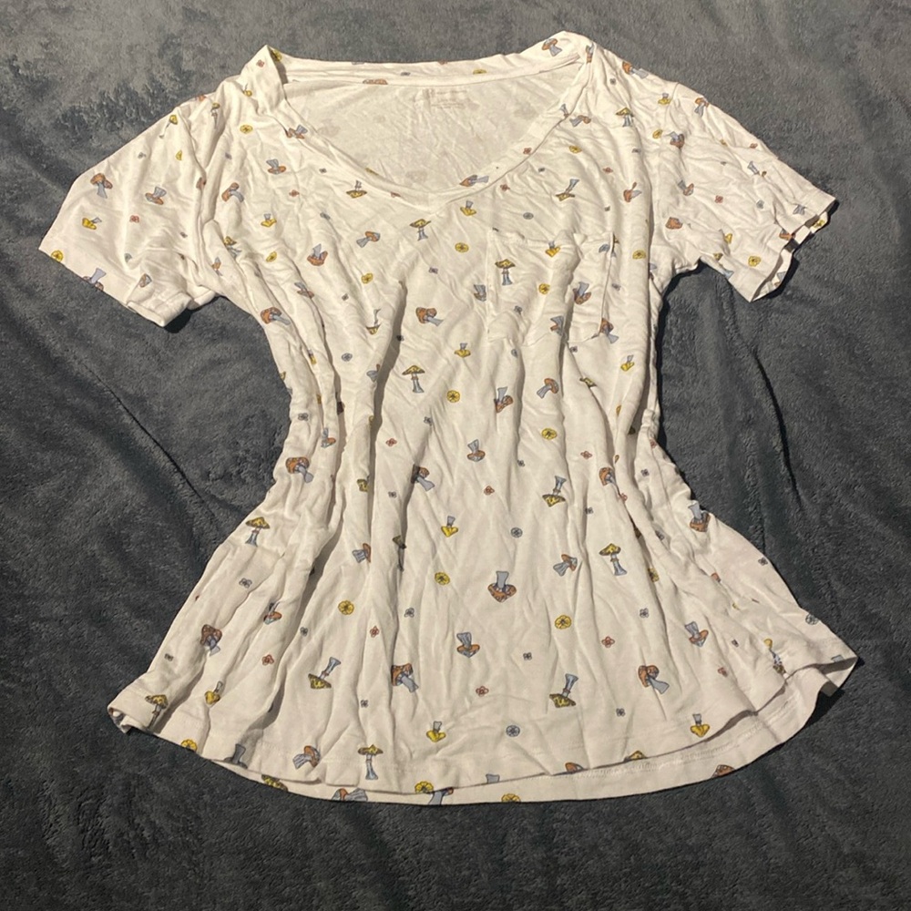 No boundries 
Larger 
White mushroom t